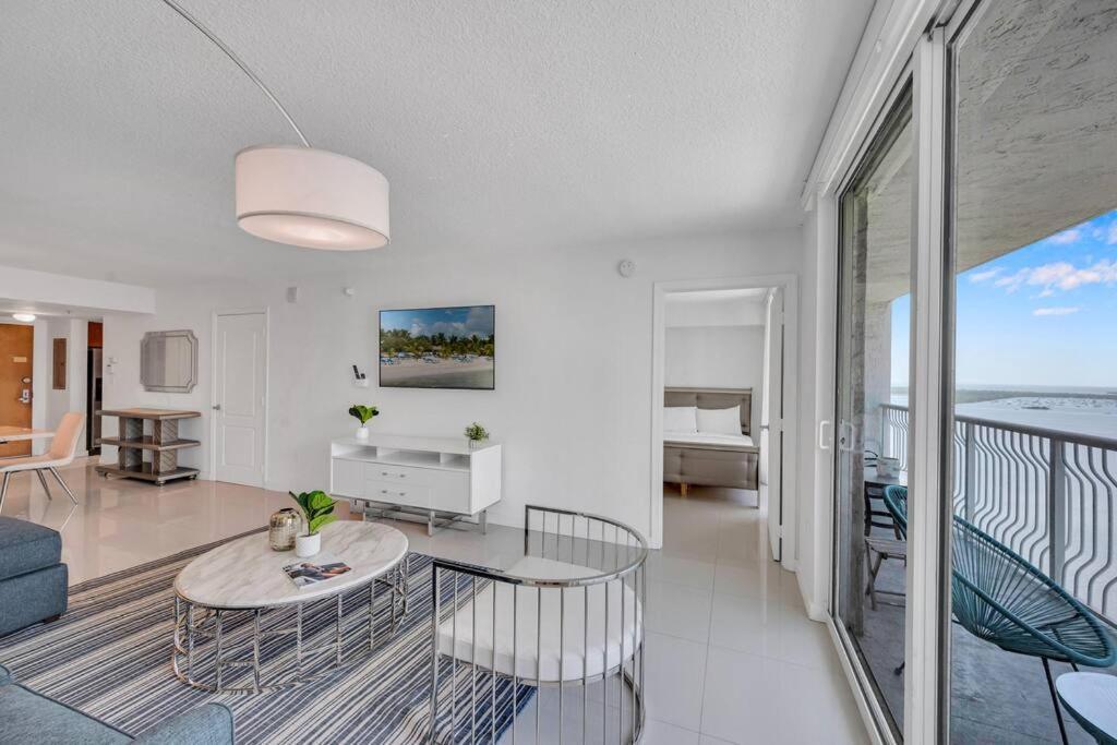 Luxurious Private Unit With Parking Appartement Miami Buitenkant foto
