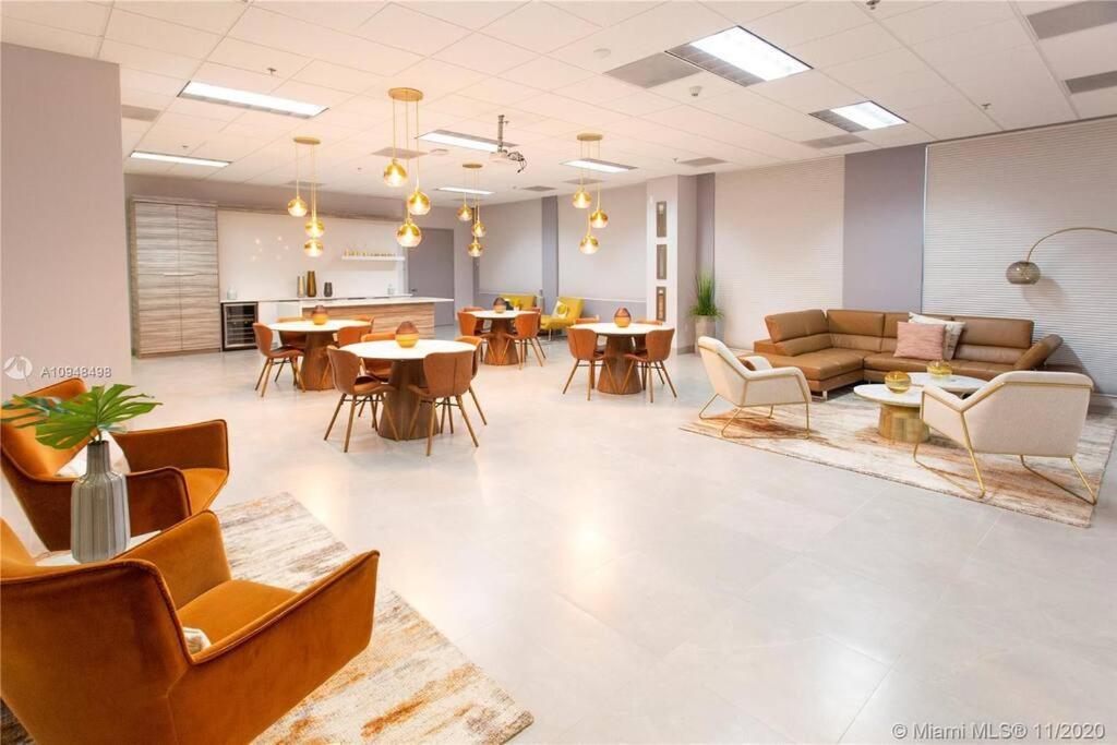Luxurious Private Unit With Parking Appartement Miami Buitenkant foto