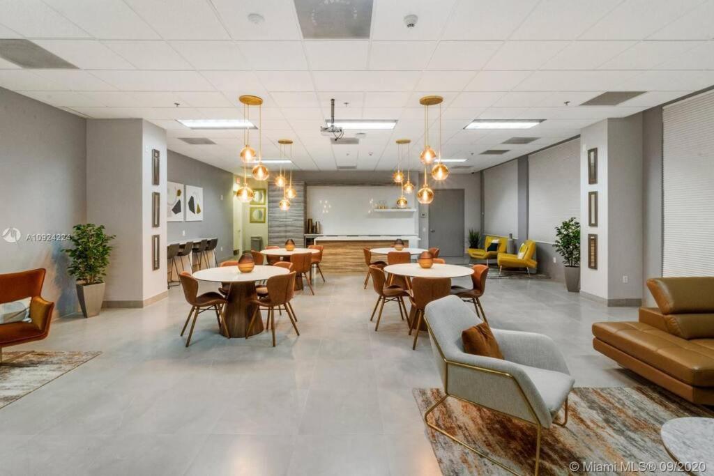 Luxurious Private Unit With Parking Appartement Miami Buitenkant foto