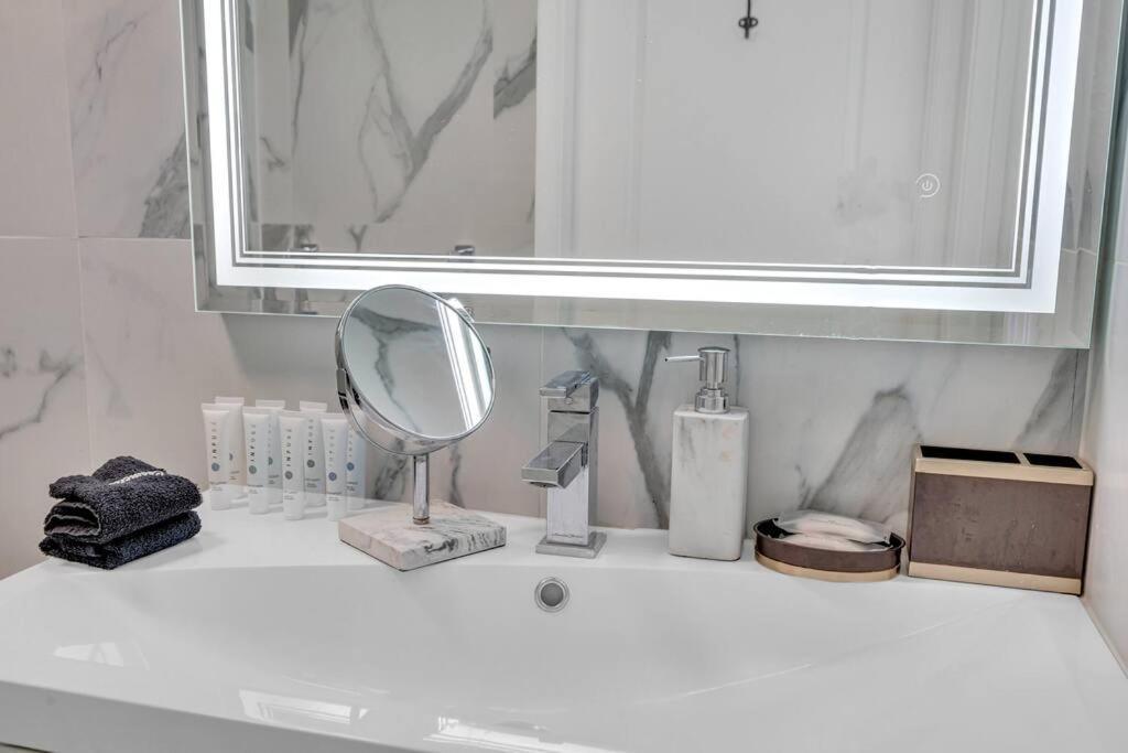 Luxurious Private Unit With Parking Appartement Miami Buitenkant foto