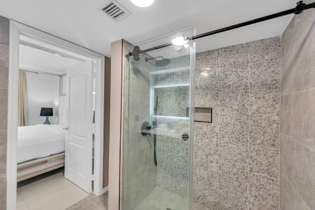 Luxurious Private Unit With Parking Appartement Miami Buitenkant foto