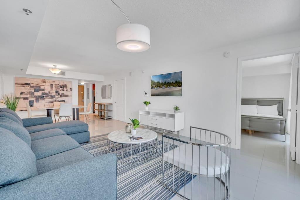 Luxurious Private Unit With Parking Appartement Miami Buitenkant foto
