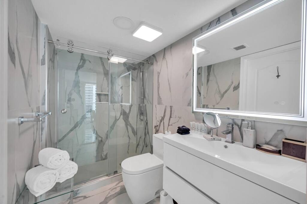 Luxurious Private Unit With Parking Appartement Miami Buitenkant foto