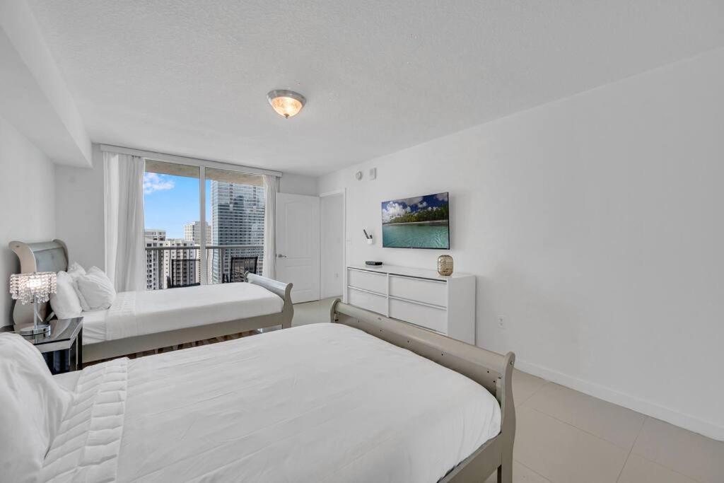Luxurious Private Unit With Parking Appartement Miami Buitenkant foto