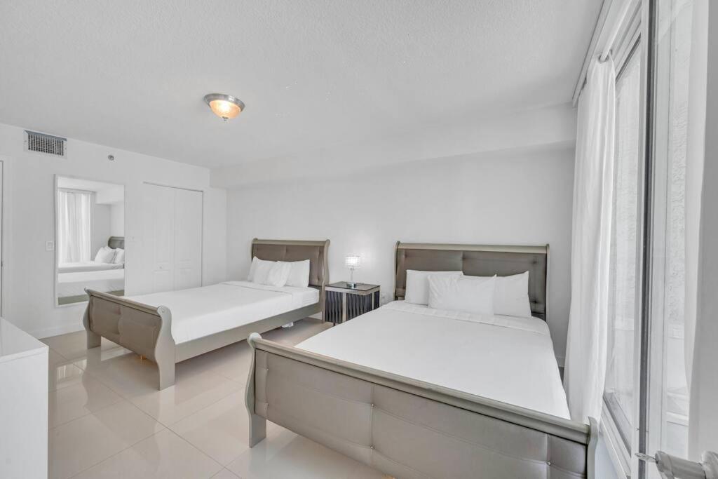 Luxurious Private Unit With Parking Appartement Miami Buitenkant foto