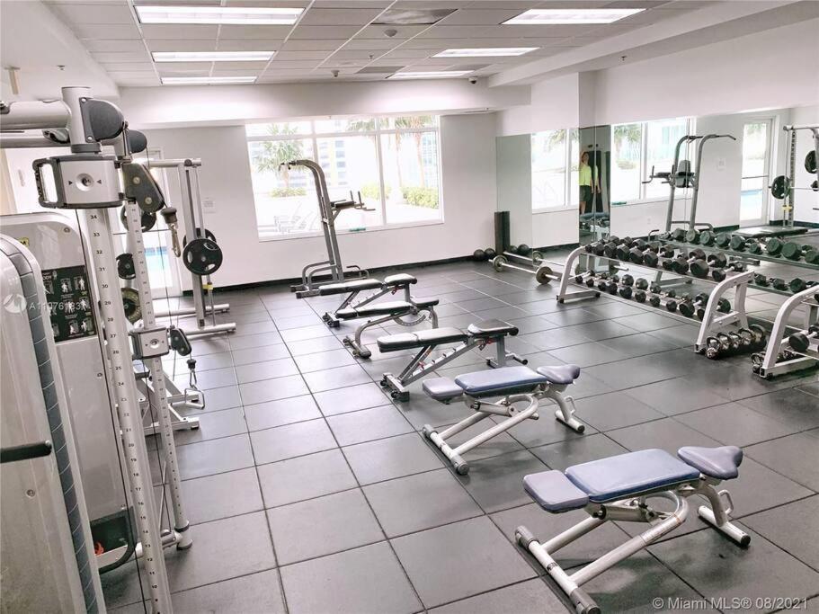 Luxurious Private Unit With Parking Appartement Miami Buitenkant foto