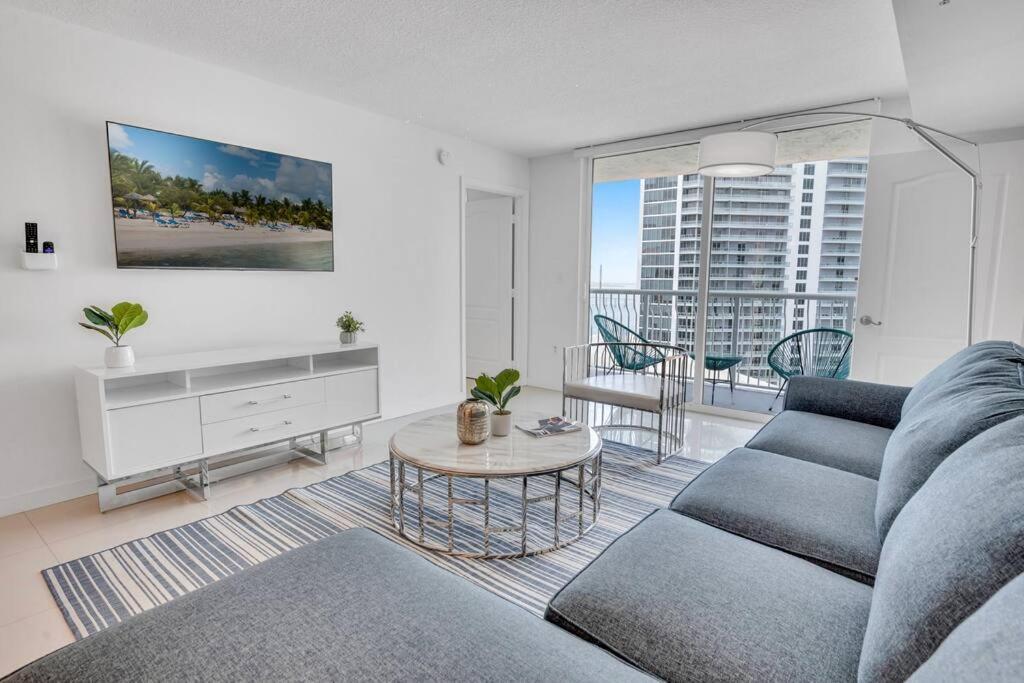 Luxurious Private Unit With Parking Appartement Miami Buitenkant foto