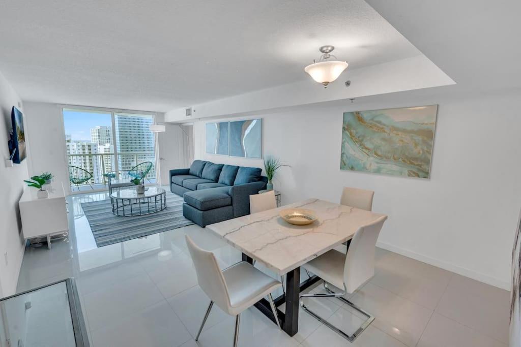 Luxurious Private Unit With Parking Appartement Miami Buitenkant foto