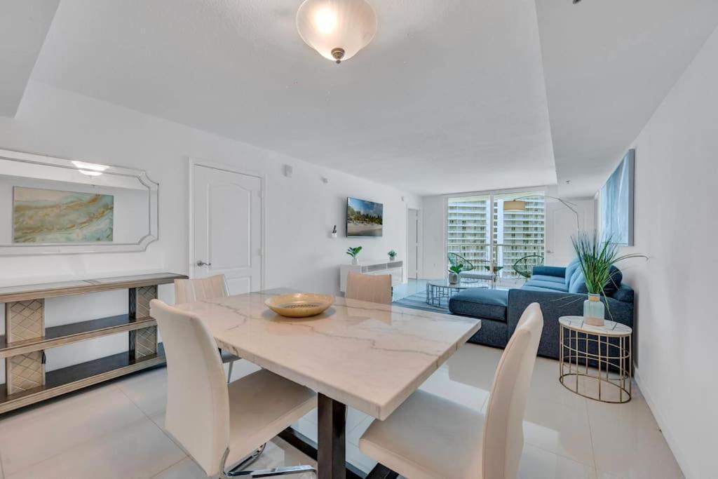 Luxurious Private Unit With Parking Appartement Miami Buitenkant foto
