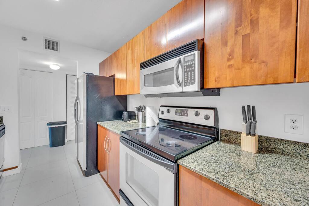 Luxurious Private Unit With Parking Appartement Miami Buitenkant foto